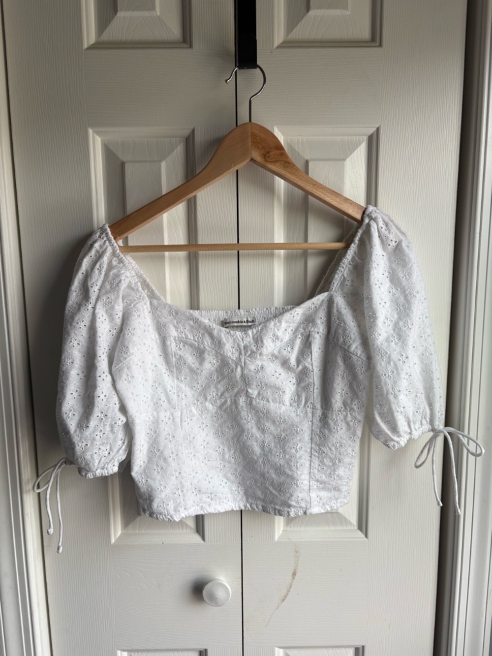 Abercrombie & Fitch Womens White Eyelet Puff Sleeve Smocked Back Top Medium